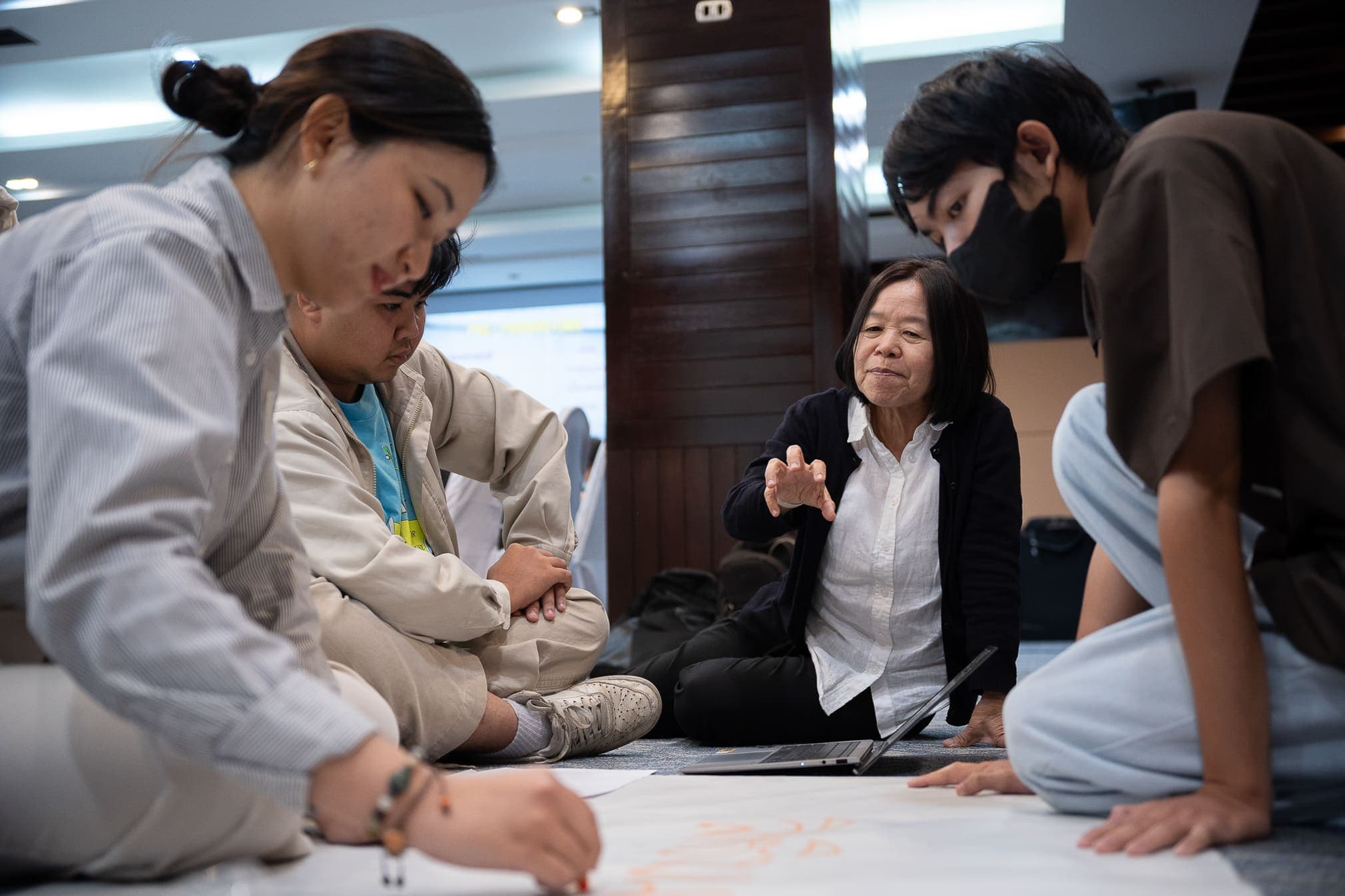 Glocal Journalist: Citizen Reporting for Public Policy Review (รายงานข่าวเพื่อการตรวจสอบนโยบายสาธารณะ)