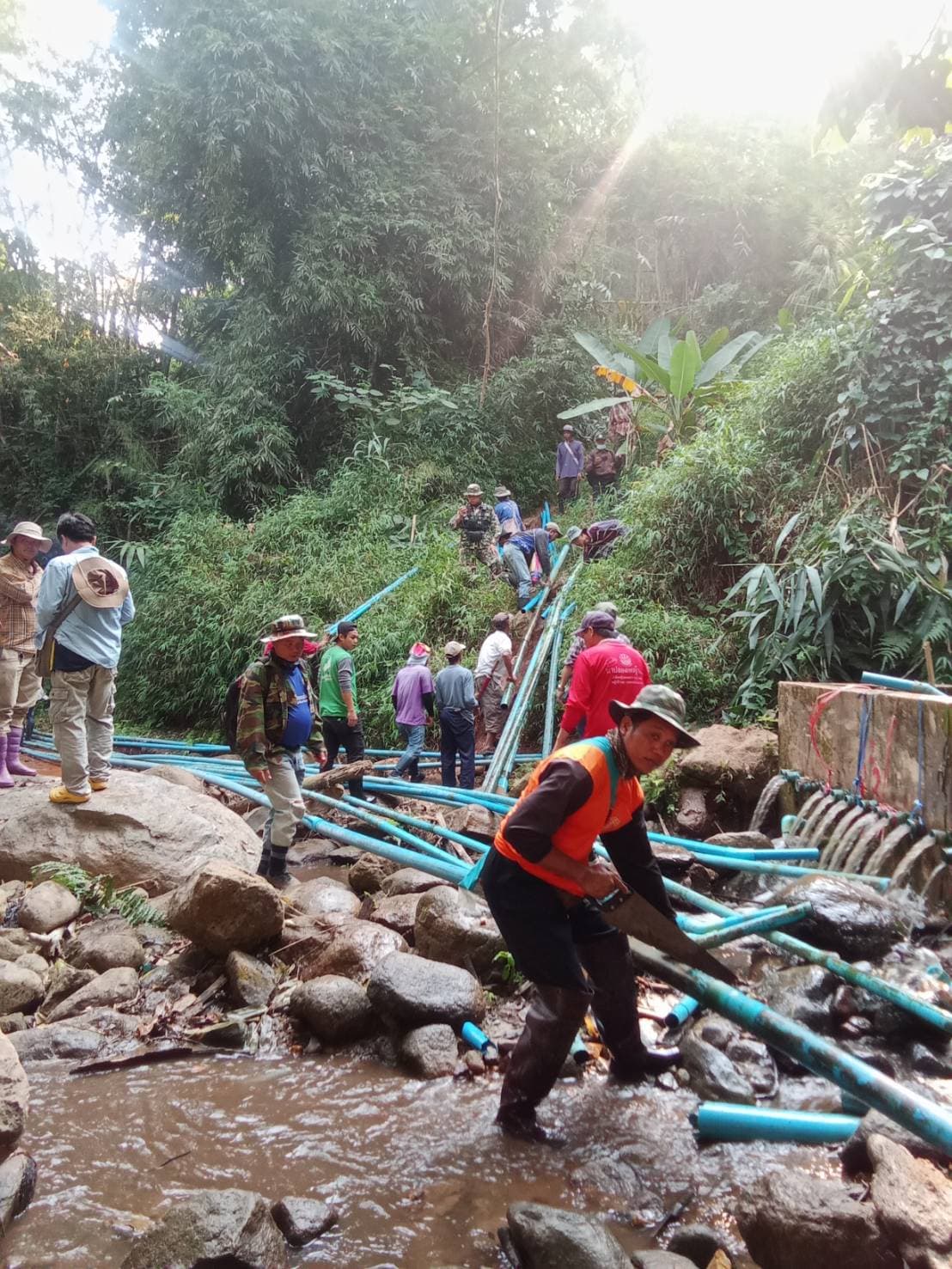 เริ่มรื้อแล้ว-ท่อสวนส้มทั้งหมด ในเขตอุทยานดอยผ้าห่มปกฯ